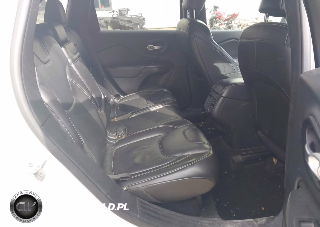 2015 Jeep Cherokee Latitude VIN:1C4PJMCS1FW625478 - 8