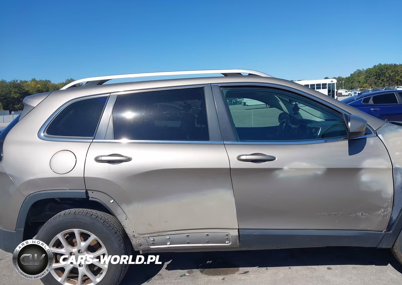 2016 Jeep Cherokee Latitude VIN:1C4PJMCB0GW241421 - 13