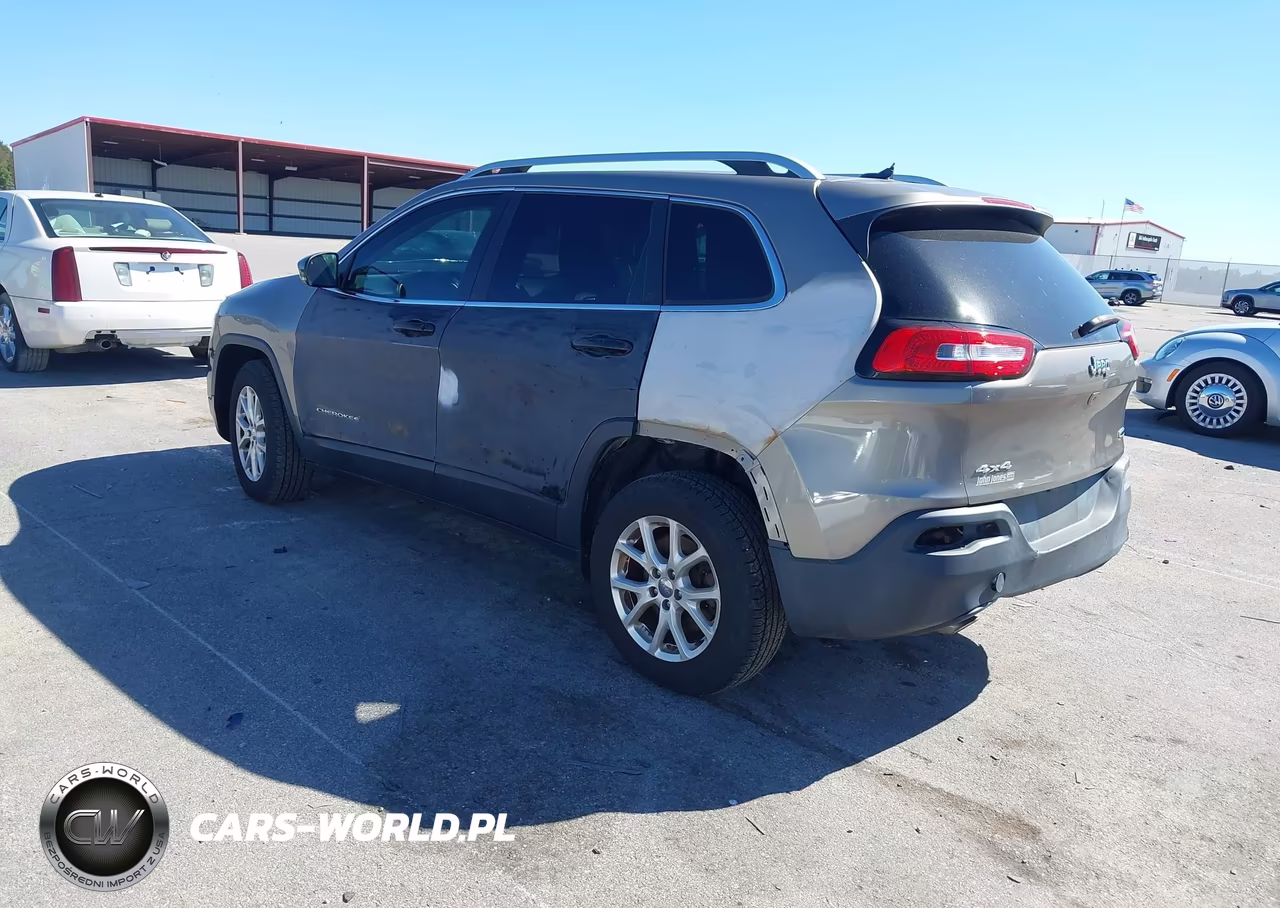 2016 Jeep Cherokee Latitude VIN:1C4PJMCB0GW241421 - 3