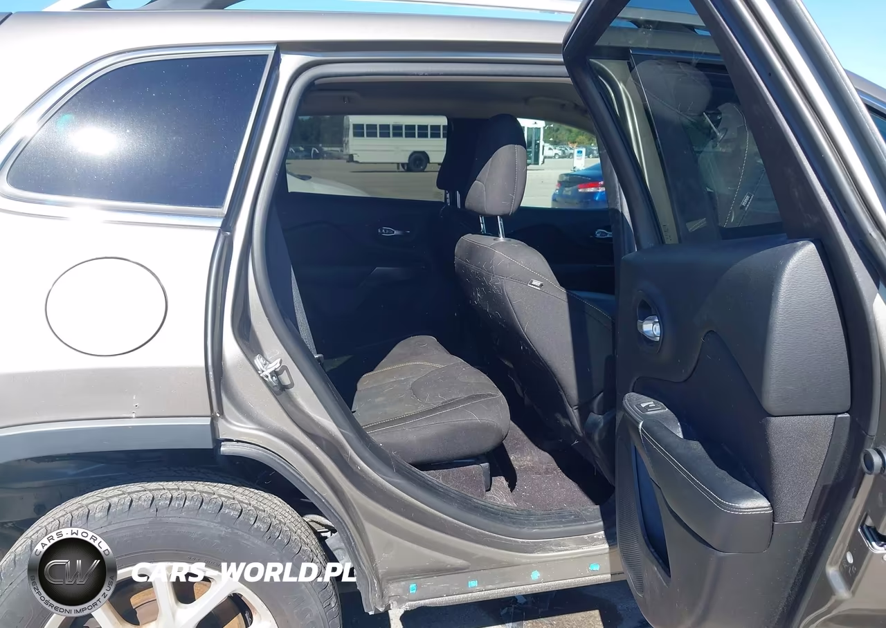 2016 Jeep Cherokee Latitude VIN:1C4PJMCB0GW241421 - 8