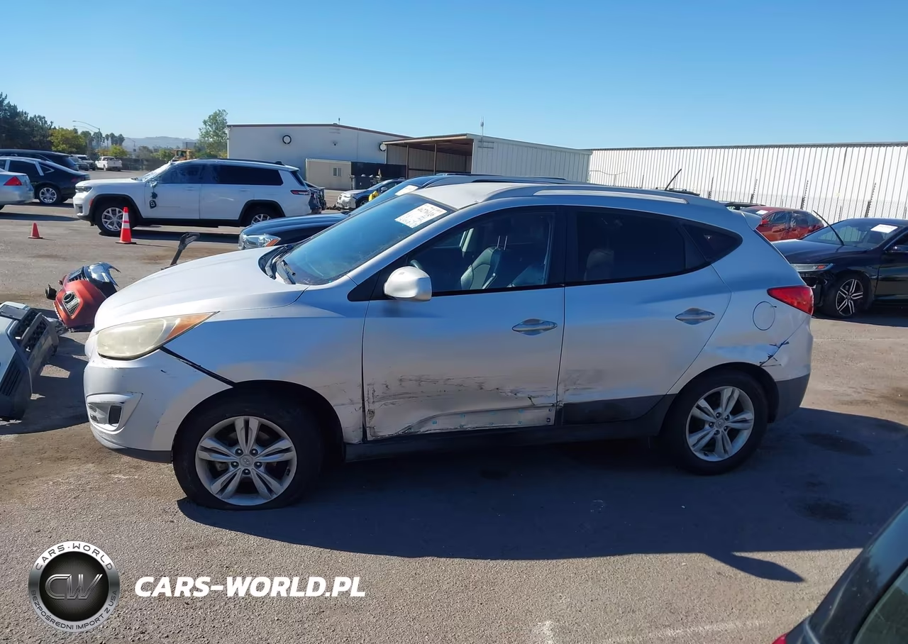 2010 Hyundai Tucson Gls VIN:KM8JU3AC2AU086968 - 17