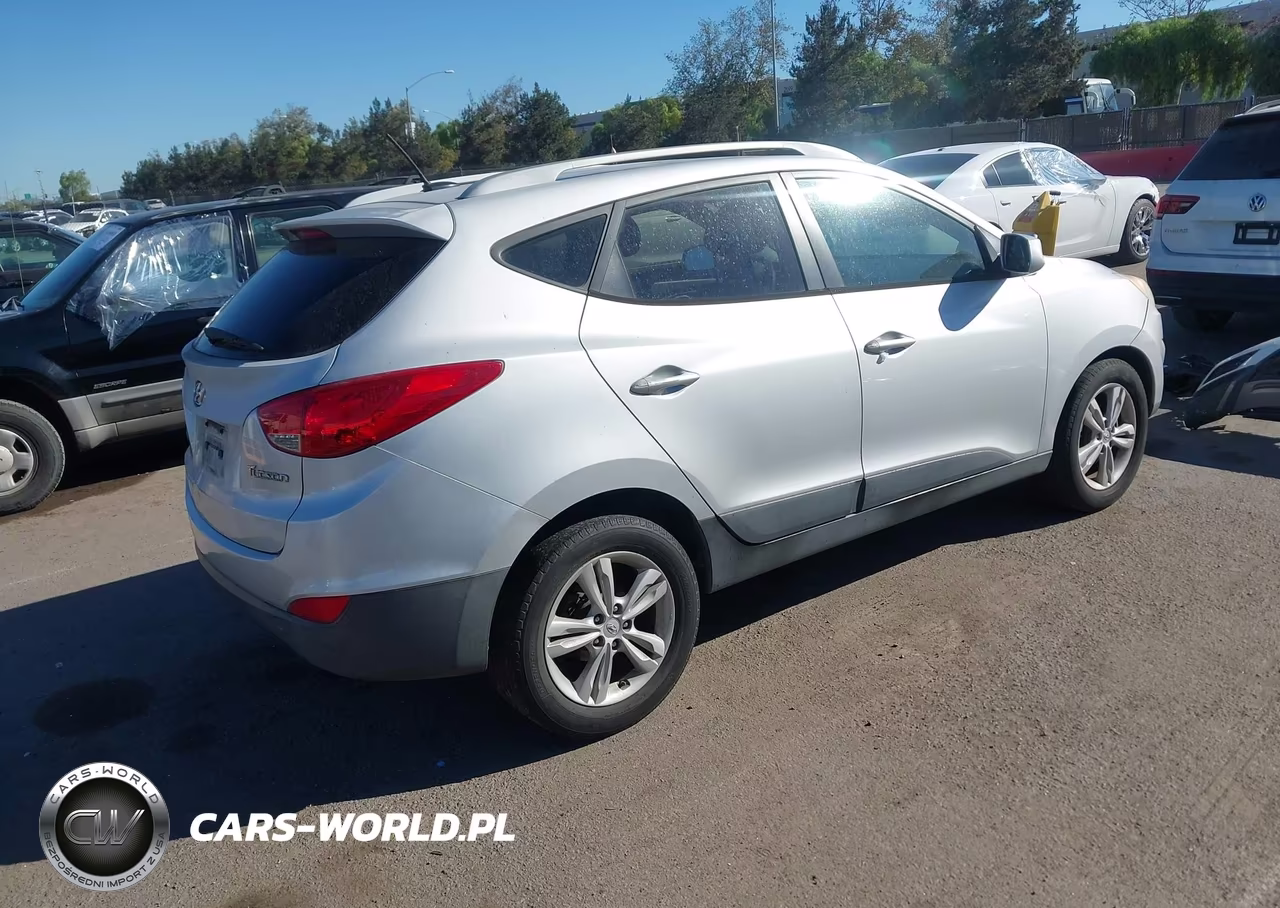2010 Hyundai Tucson Gls VIN:KM8JU3AC2AU086968 - 4