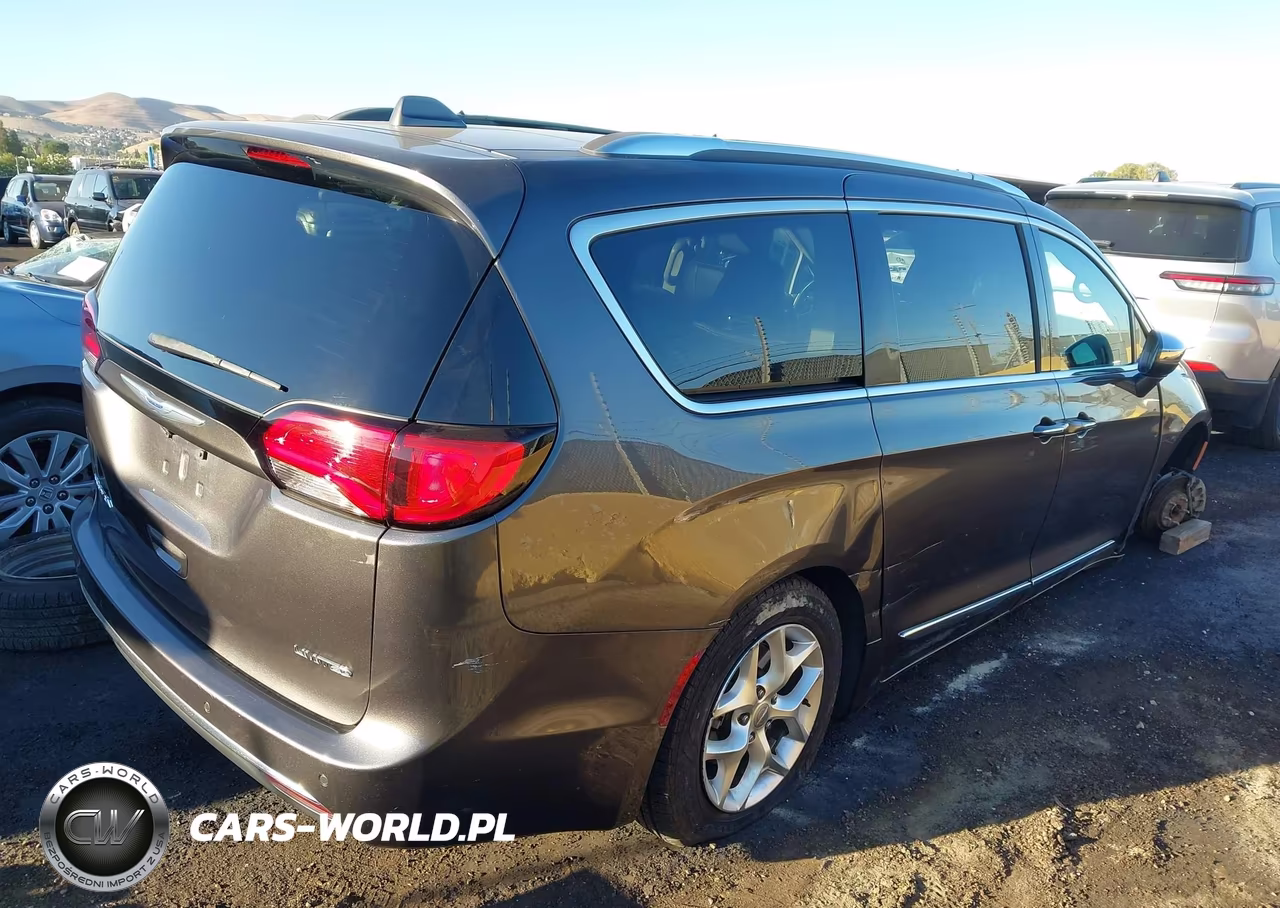 2020 Chrysler Pacifica Limited VIN:2C4RC1GG3LR176736 - 4