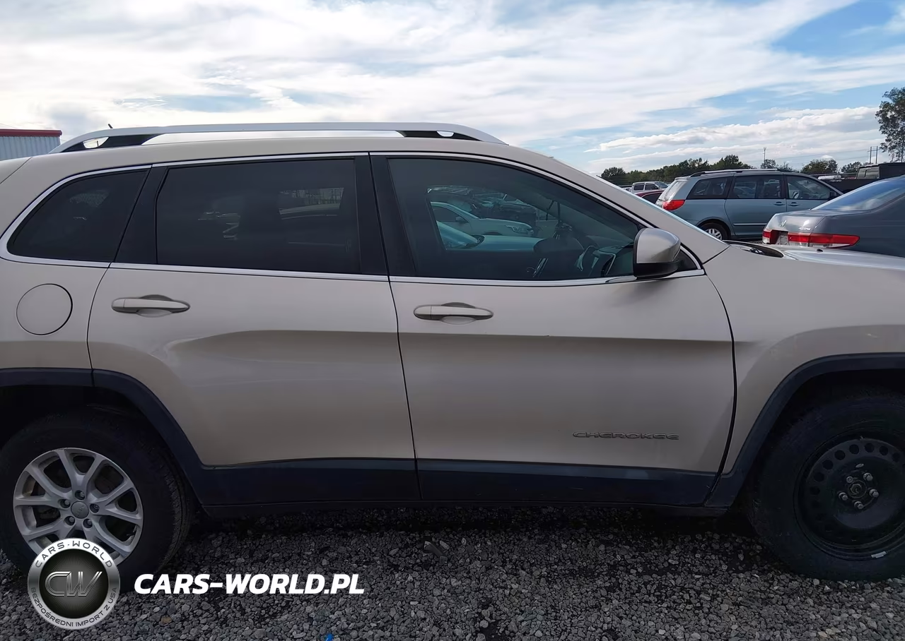 2015 Jeep Cherokee Latitude VIN:1C4PJLCS9FW579733 - 13