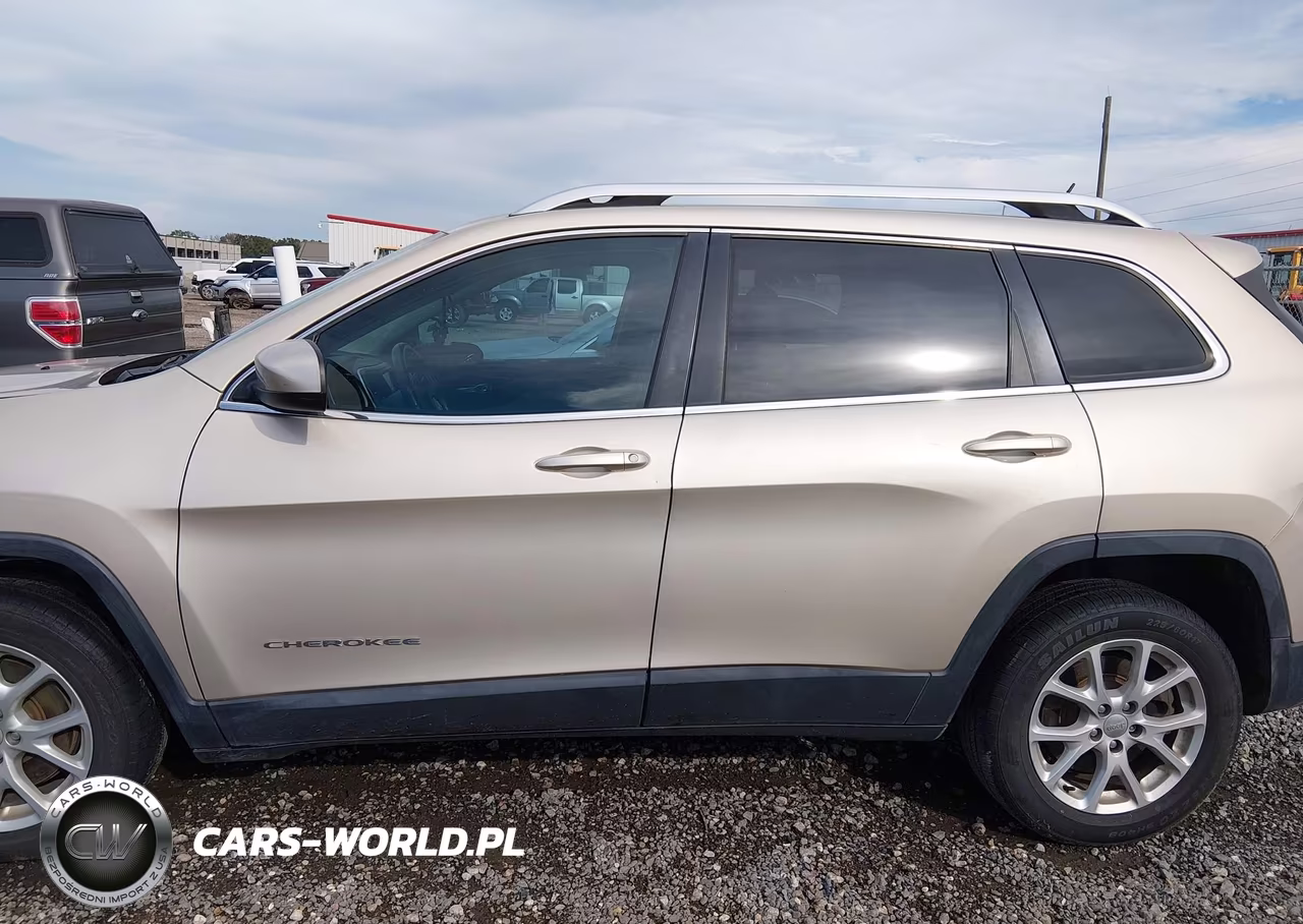 2015 Jeep Cherokee Latitude VIN:1C4PJLCS9FW579733 - 14