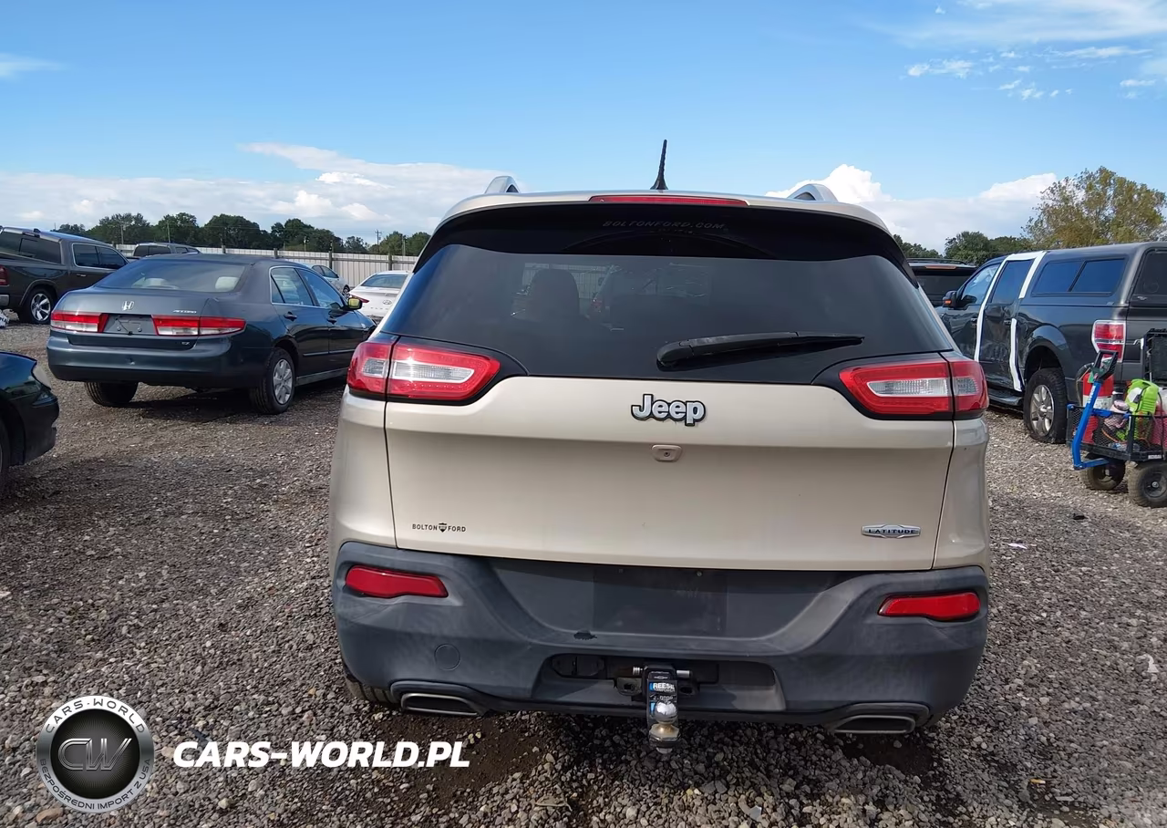 2015 Jeep Cherokee Latitude VIN:1C4PJLCS9FW579733 - 16