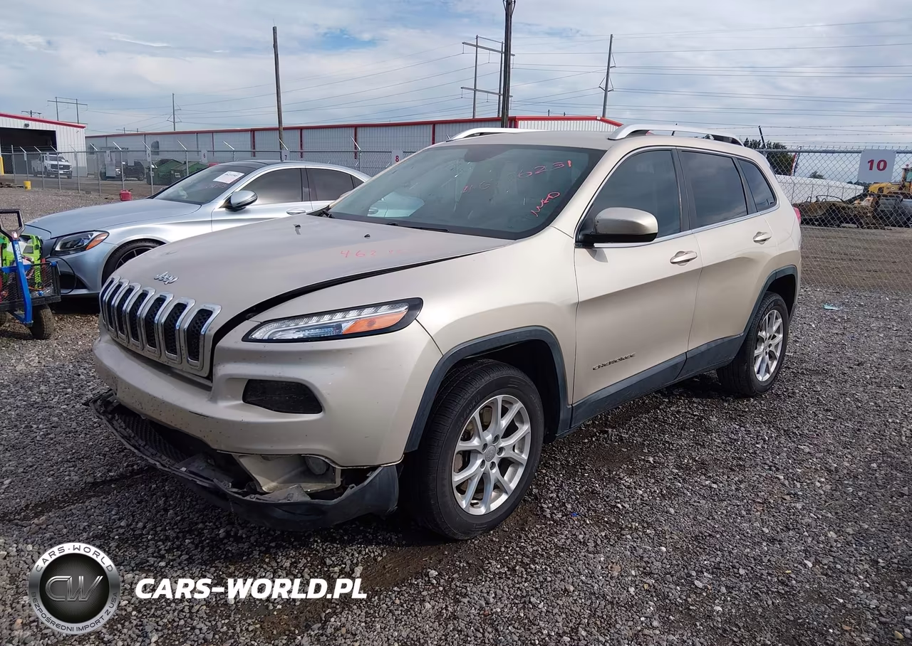 2015 Jeep Cherokee Latitude VIN:1C4PJLCS9FW579733 - 2
