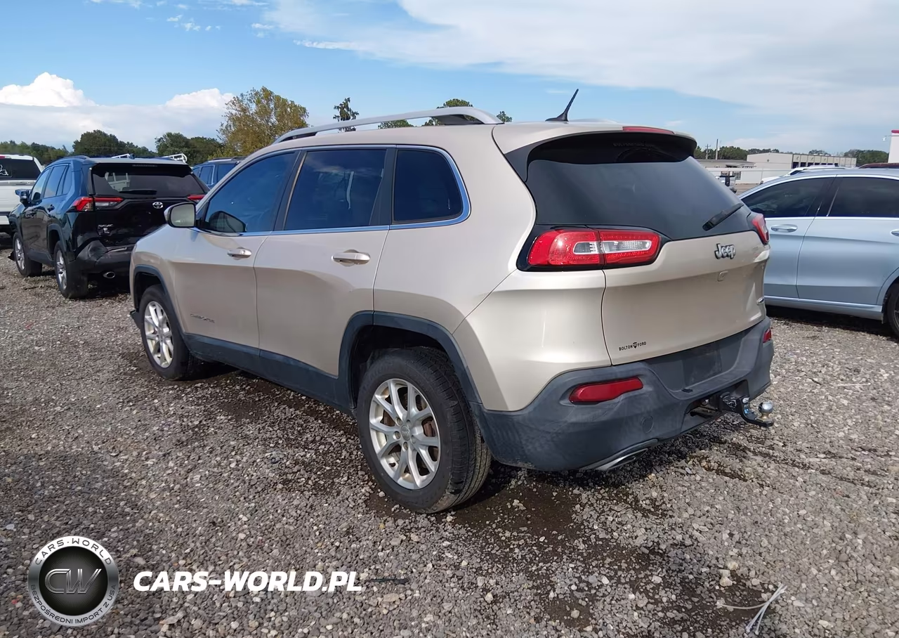 2015 Jeep Cherokee Latitude VIN:1C4PJLCS9FW579733 - 3