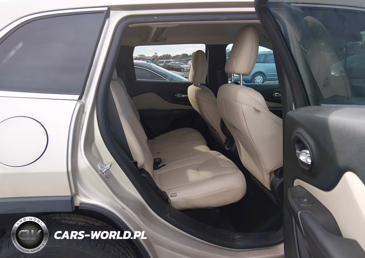 2015 Jeep Cherokee Latitude VIN:1C4PJLCS9FW579733 - 8