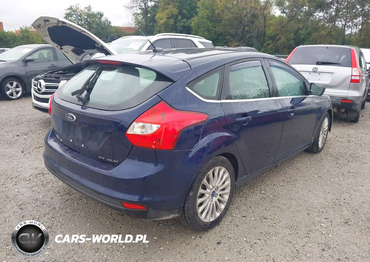 2012 Ford Focus Titanium VIN:1FAHP3N22CL102483 - 4