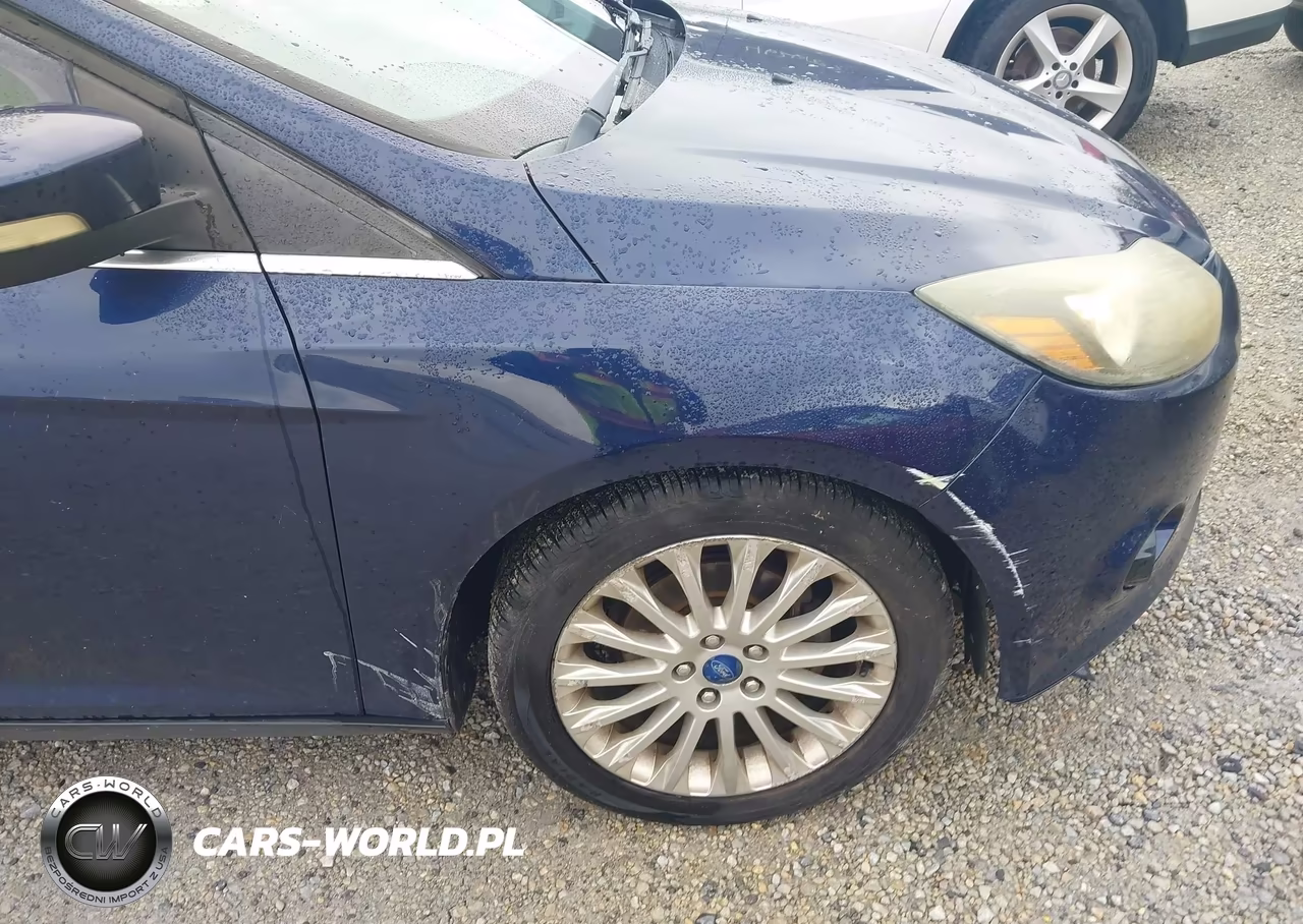 2012 Ford Focus Titanium VIN:1FAHP3N22CL102483 - 6