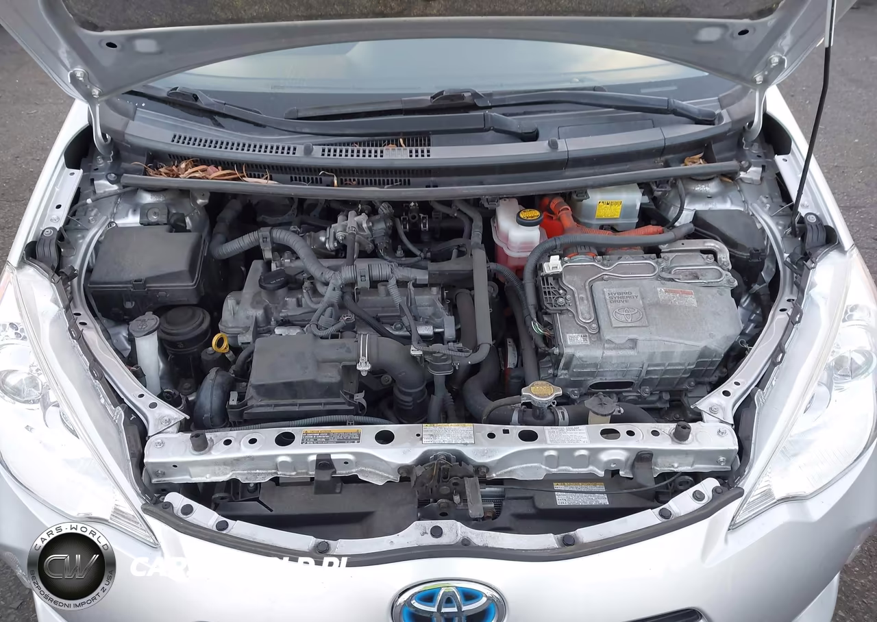 2013 Toyota Prius C Two VIN:JTDKDTB36D1040038 - 10