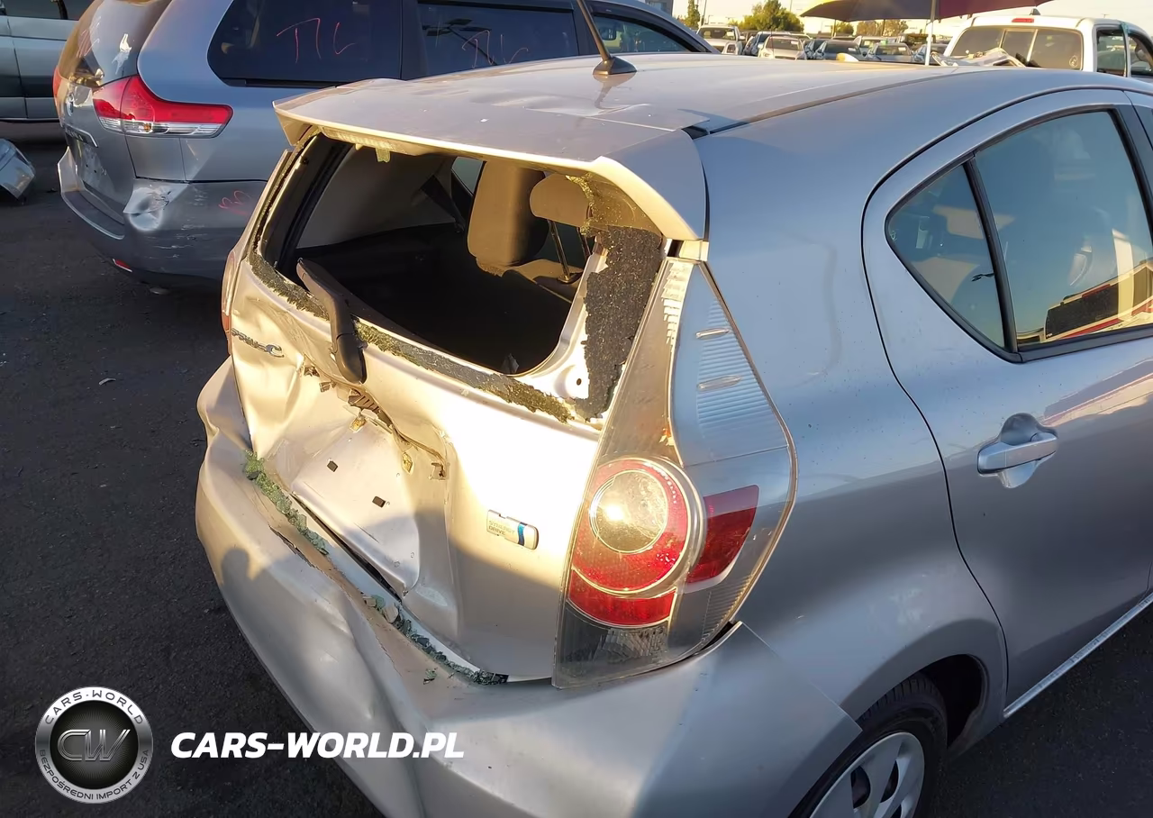 2013 Toyota Prius C Two VIN:JTDKDTB36D1040038 - 11