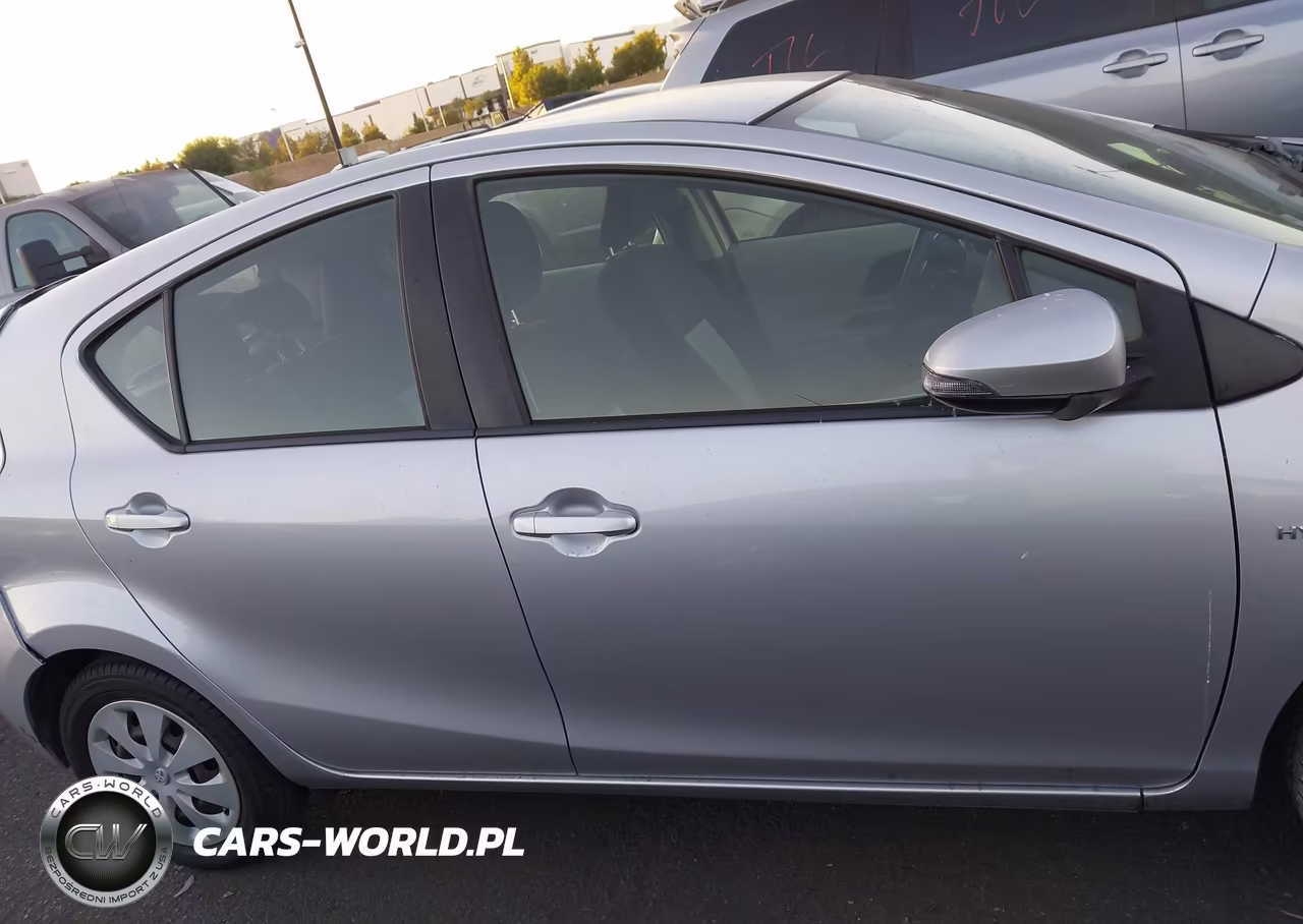 2013 Toyota Prius C Two VIN:JTDKDTB36D1040038 - 13