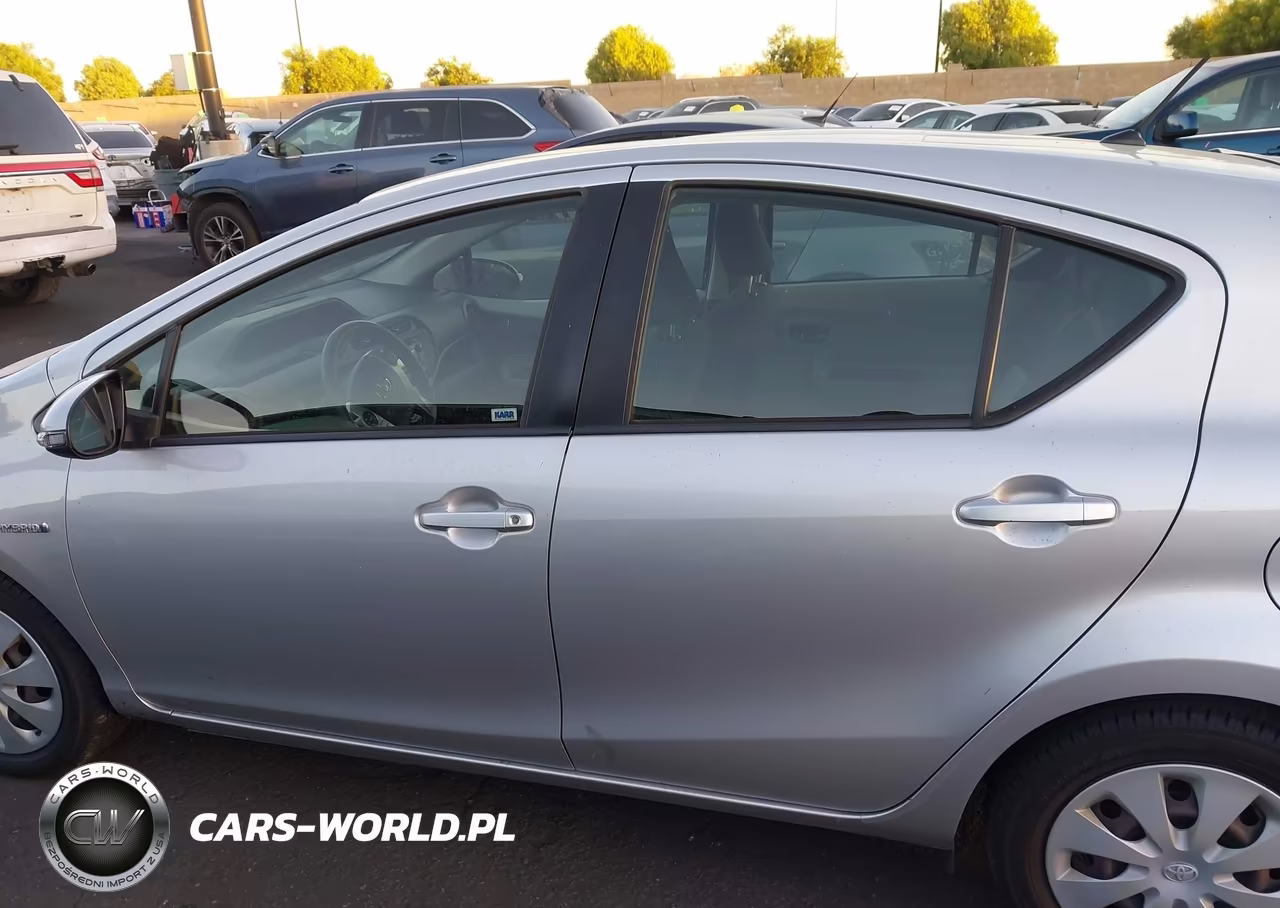 2013 Toyota Prius C Two VIN:JTDKDTB36D1040038 - 14