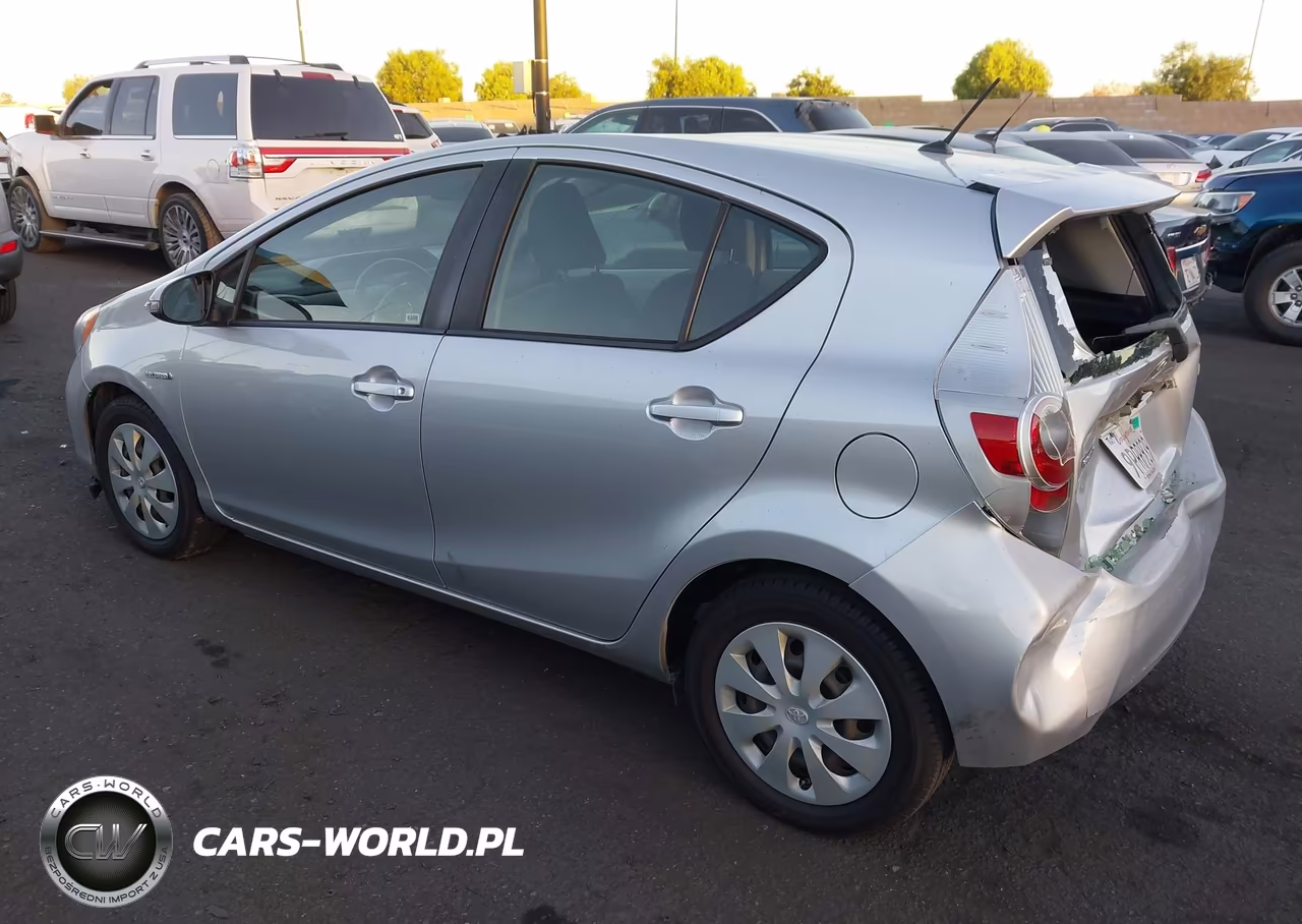 2013 Toyota Prius C Two VIN:JTDKDTB36D1040038 - 3