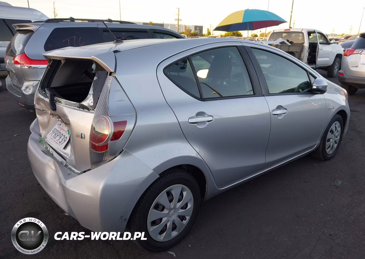 2013 Toyota Prius C Two VIN:JTDKDTB36D1040038 - 4