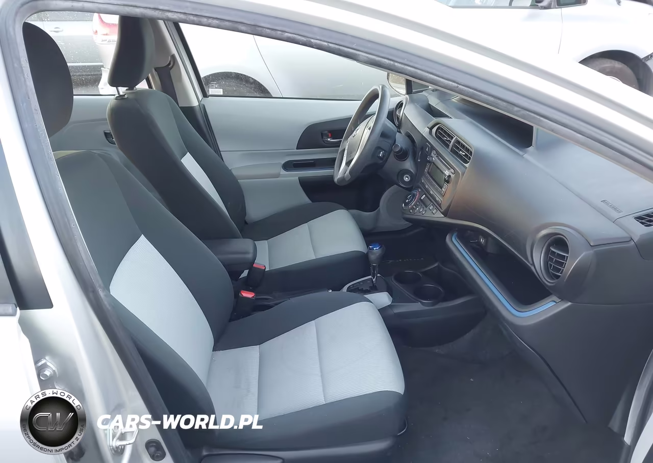 2013 Toyota Prius C Two VIN:JTDKDTB36D1040038 - 5