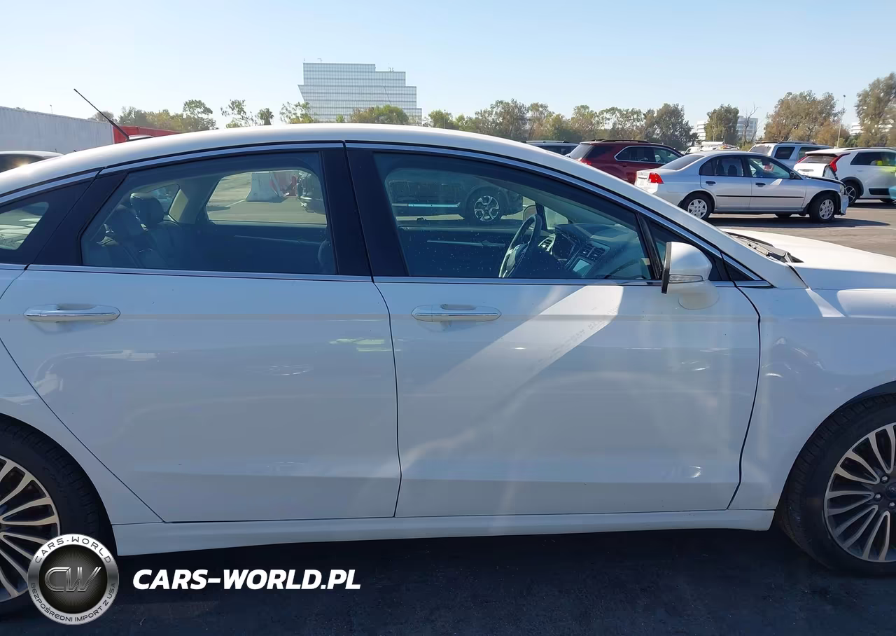2020 Ford Fusion Plug-In Hybrid Titanium VIN:3FA6P0SU2LR228324 - 14