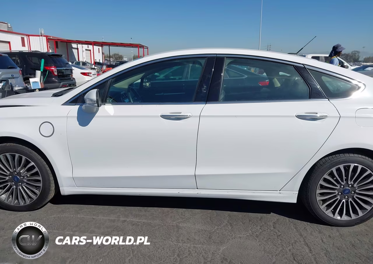 2020 Ford Fusion Plug-In Hybrid Titanium VIN:3FA6P0SU2LR228324 - 15