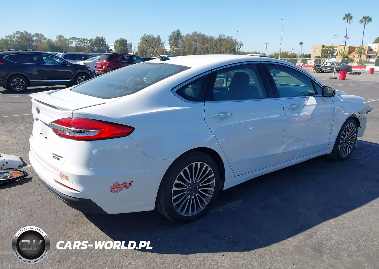 2020 Ford Fusion Plug-In Hybrid Titanium VIN:3FA6P0SU2LR228324 - 4