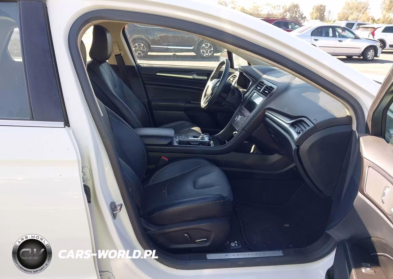 2020 Ford Fusion Plug-In Hybrid Titanium VIN:3FA6P0SU2LR228324 - 5
