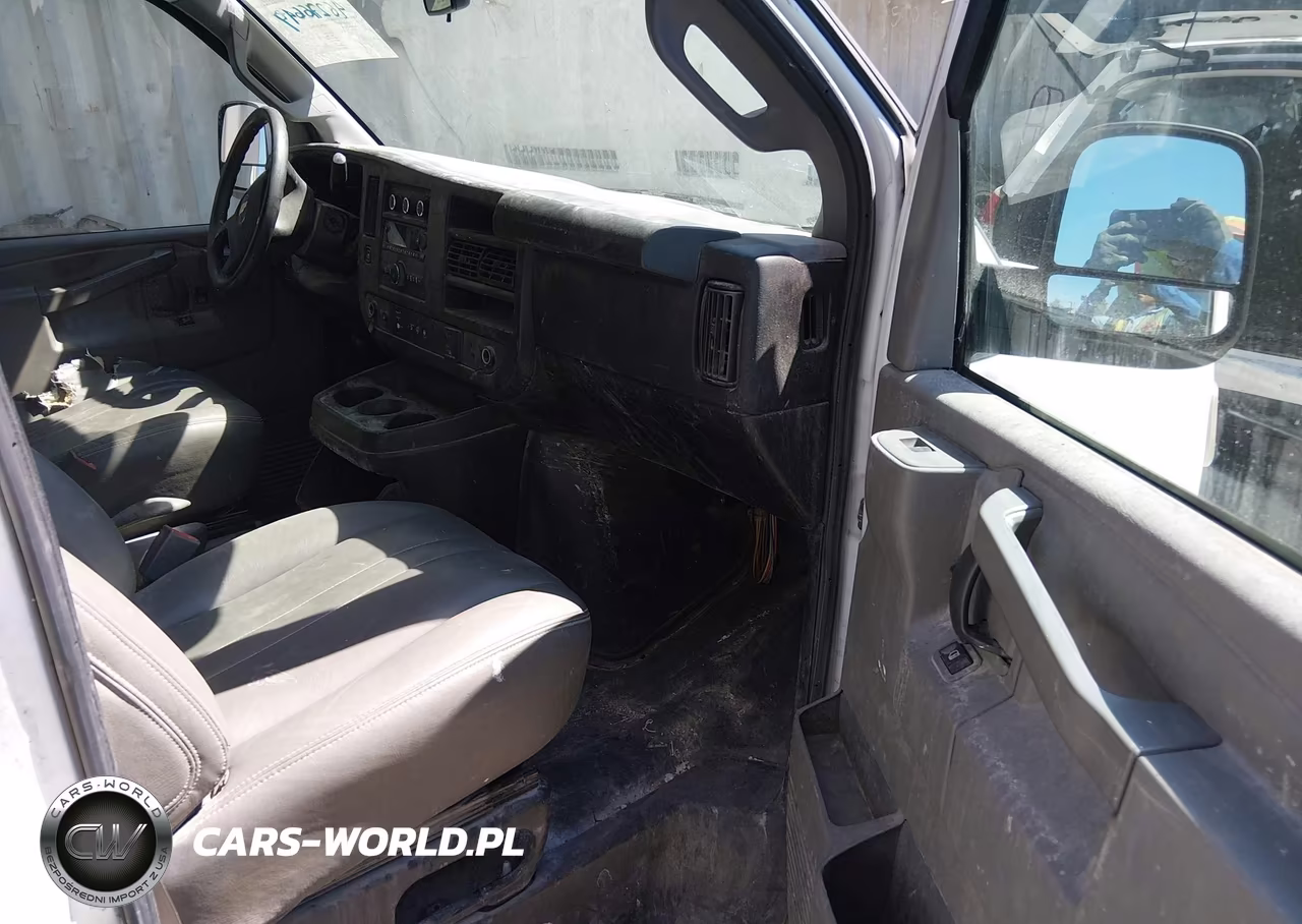 2018 Chevrolet Express 2500 Work Van VIN:1GCWGBFP8J1247350 - 5