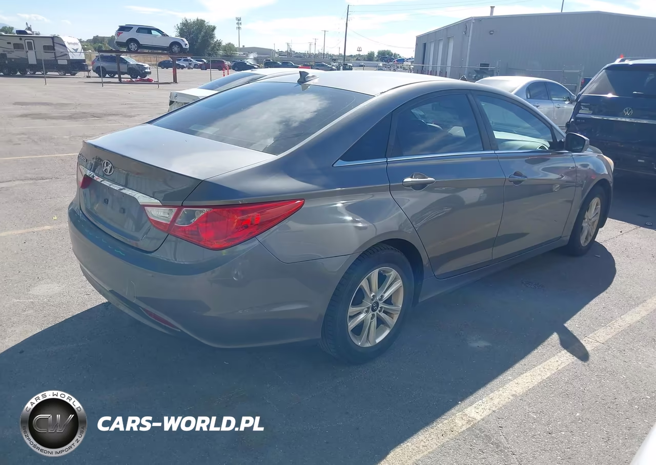 2012 Hyundai Sonata Gls VIN:5NPEB4AC4CH321868 - 4