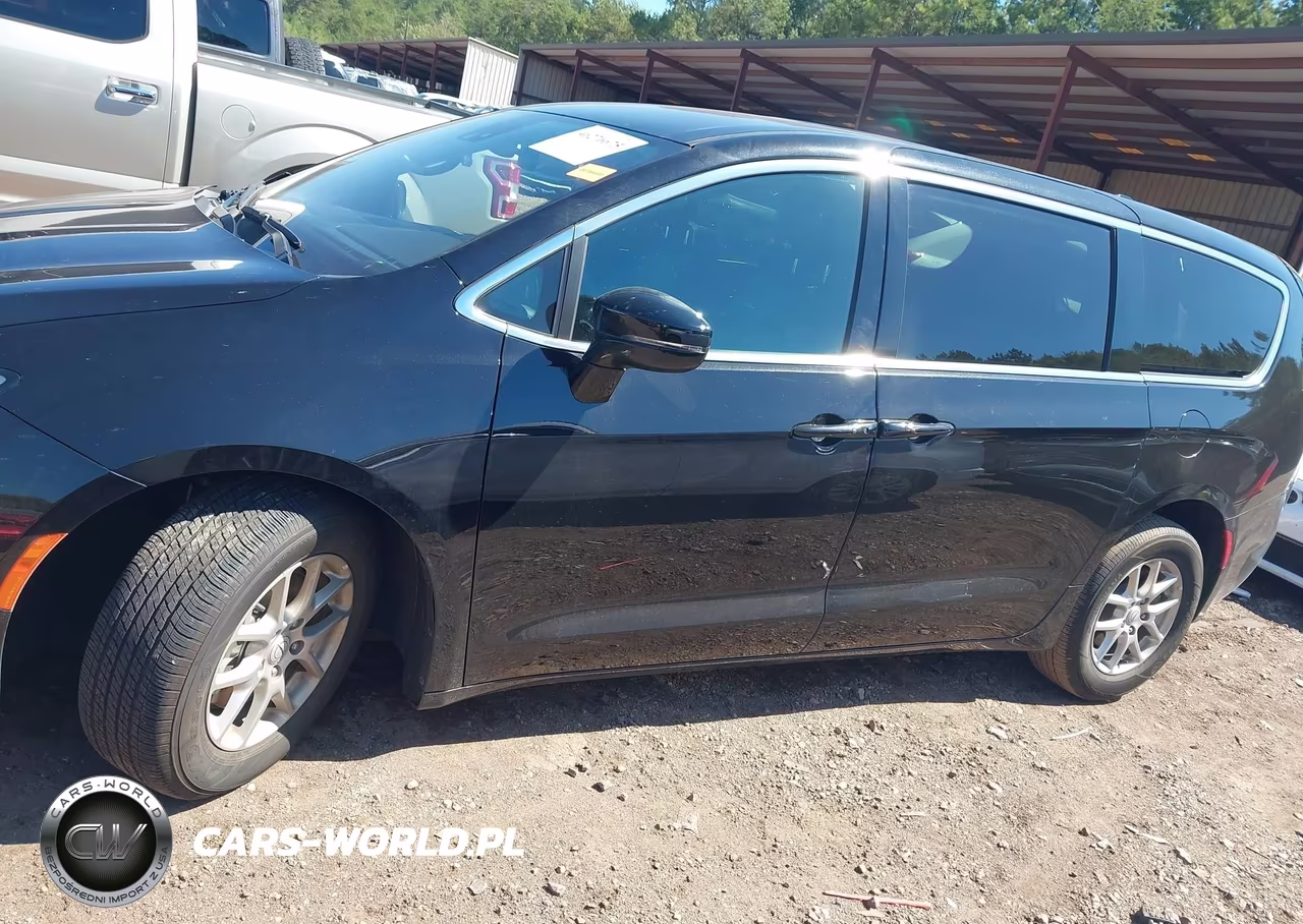 2026 Chrysler Pacifica Select VIN:2C4RC1BG1TR175320 - 14
