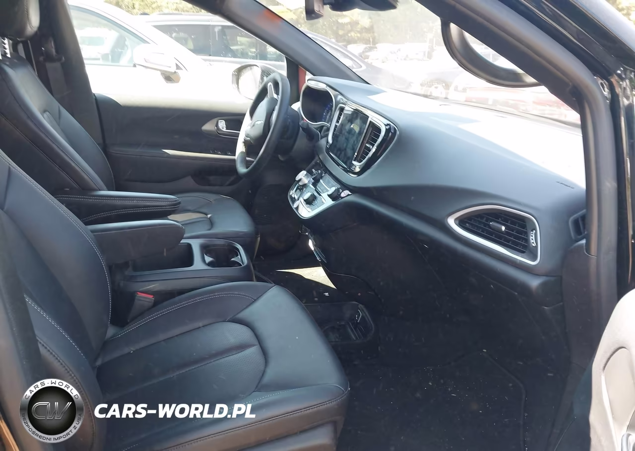 2026 Chrysler Pacifica Select VIN:2C4RC1BG1TR175320 - 5