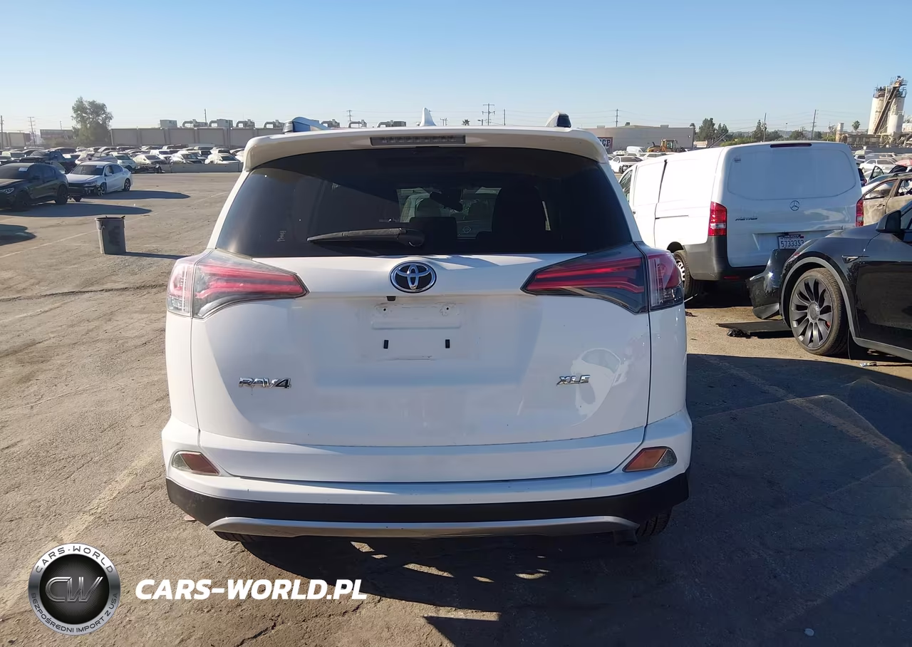 2018 Toyota Rav4 Xle VIN:JTMWFREVXJJ732049 - 17