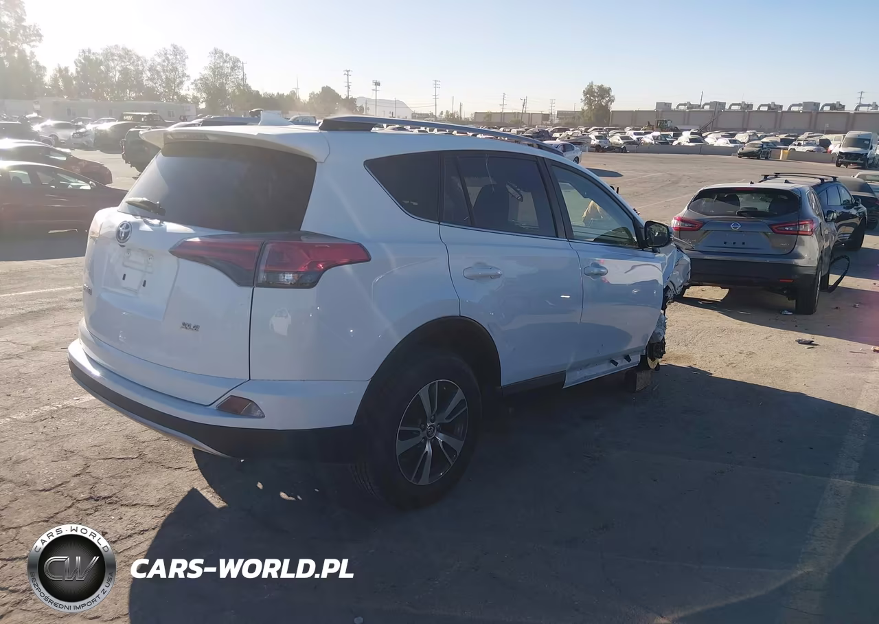 2018 Toyota Rav4 Xle VIN:JTMWFREVXJJ732049 - 4