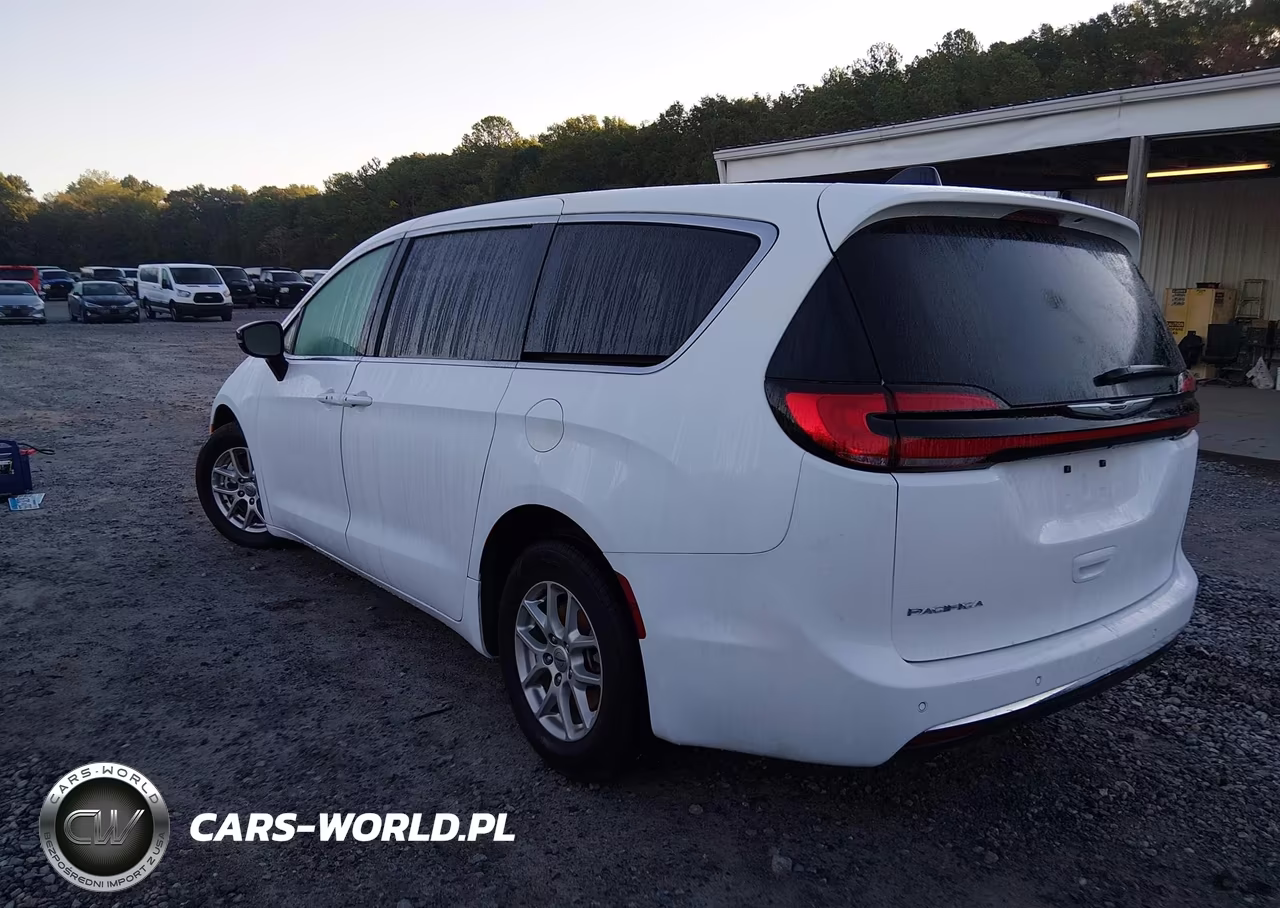 2025 Chrysler Pacifica Select VIN:2C4RC1BG8SR560999 - 3