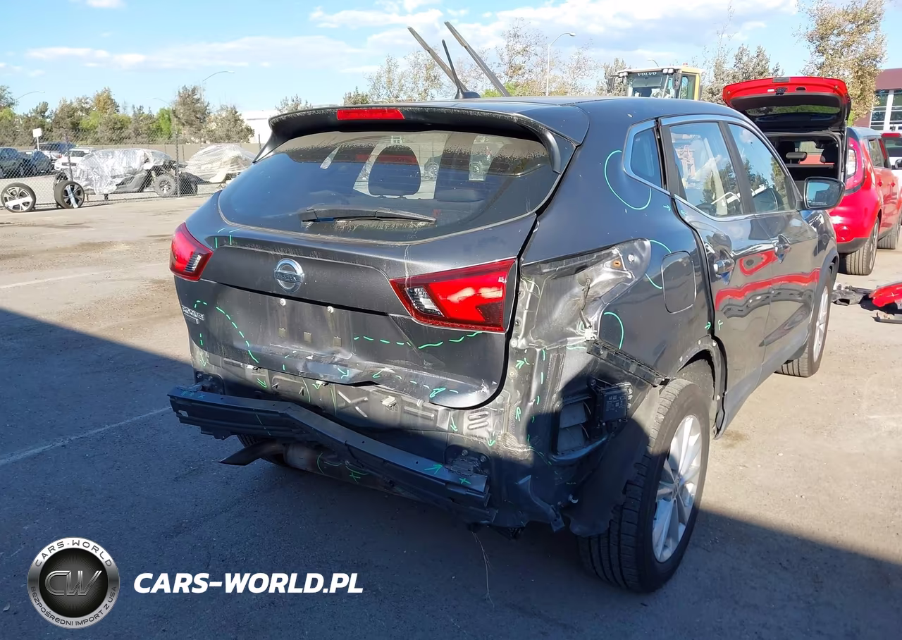 2018 Nissan Rogue Sport S VIN:JN1BJ1CP1JW185391 - 18