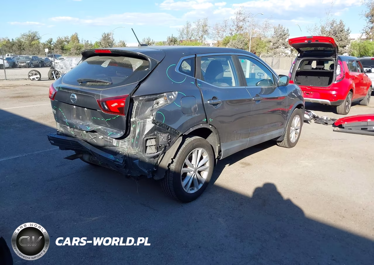 2018 Nissan Rogue Sport S VIN:JN1BJ1CP1JW185391 - 4