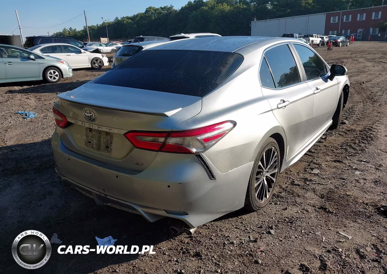 2018 Toyota Camry Se VIN:4T1B11HK8JU645289 - 4