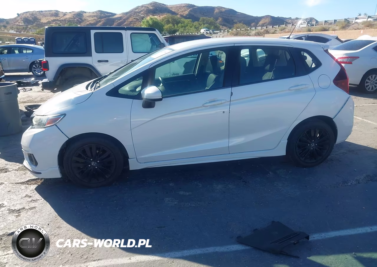 2018 Honda Fit Sport VIN:3HGGK5H65JM700286 - 14