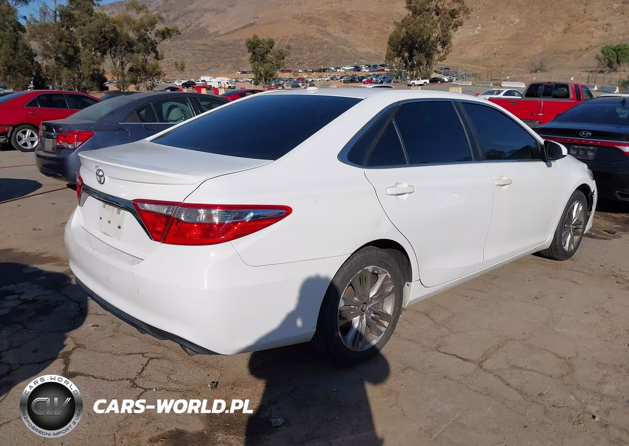 2015 Toyota Camry Se VIN:4T1BF1FK8FU034447 - 4