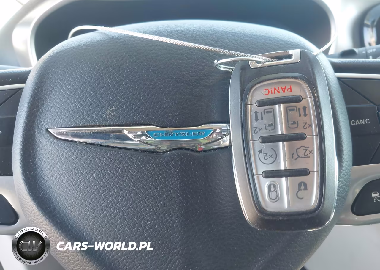 2021 Chrysler Pacifica Hybrid Touring L VIN:2C4RC1L73MR590087 - 11