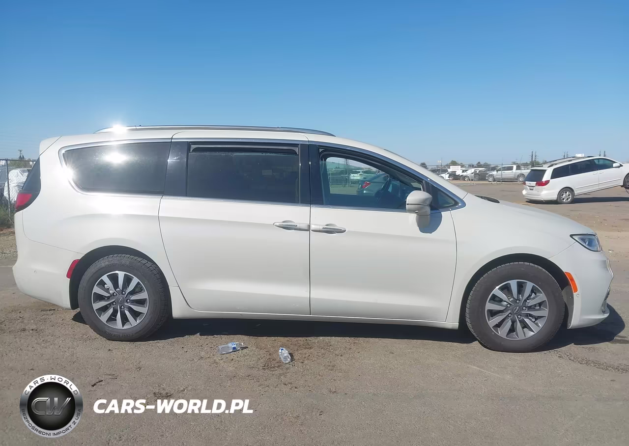 2021 Chrysler Pacifica Hybrid Touring L VIN:2C4RC1L73MR590087 - 14
