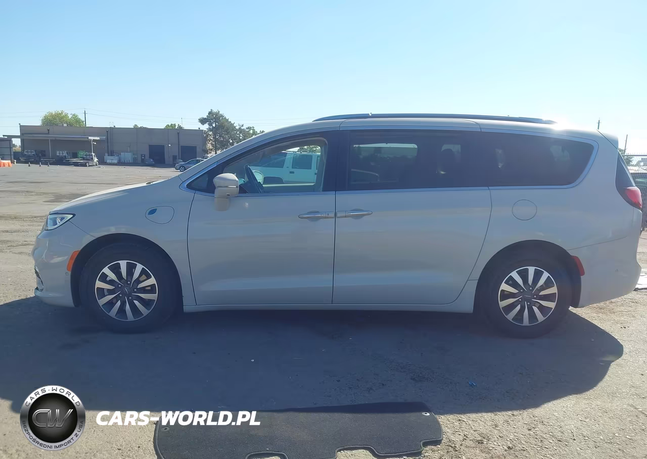 2021 Chrysler Pacifica Hybrid Touring L VIN:2C4RC1L73MR590087 - 15