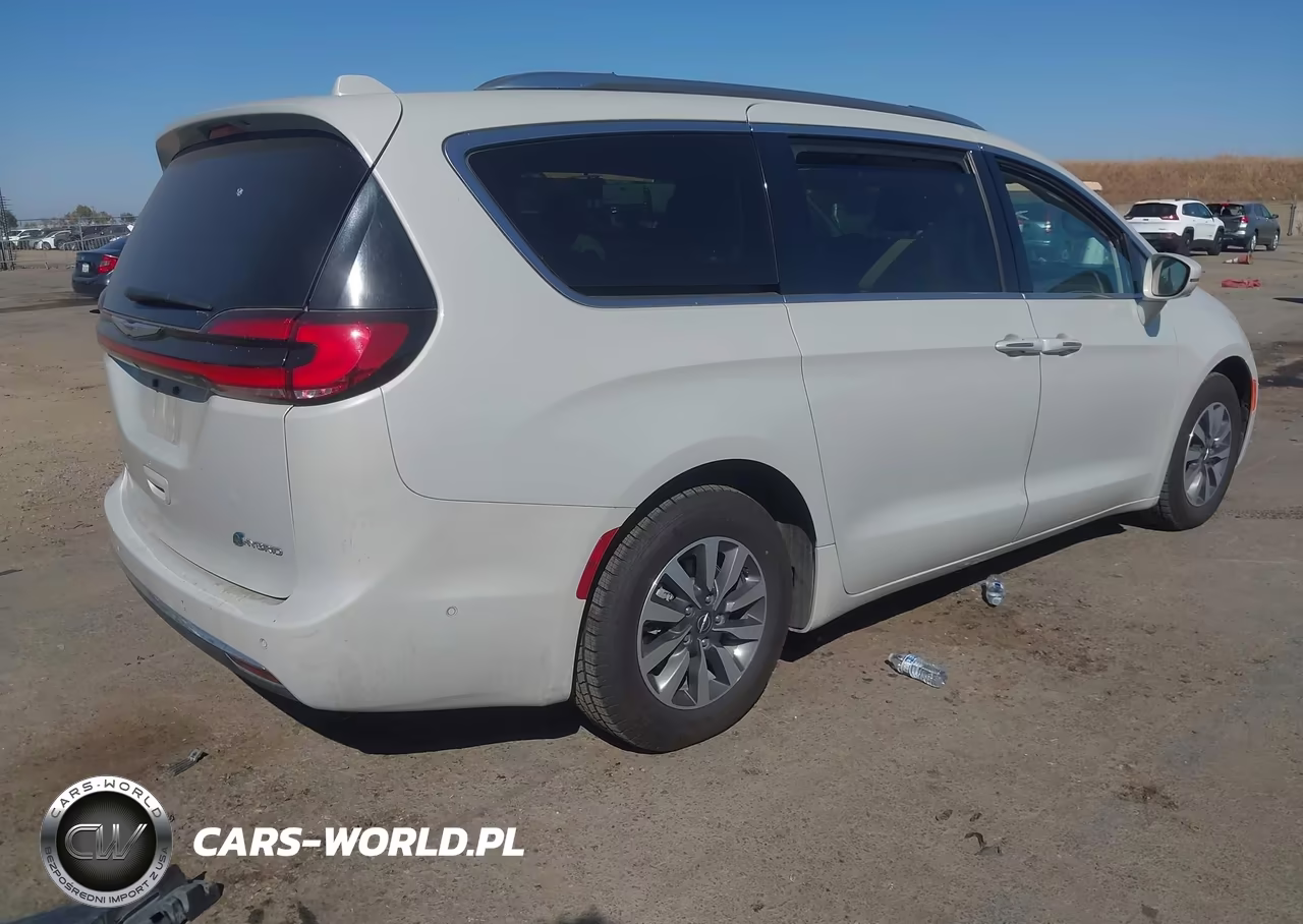 2021 Chrysler Pacifica Hybrid Touring L VIN:2C4RC1L73MR590087 - 4