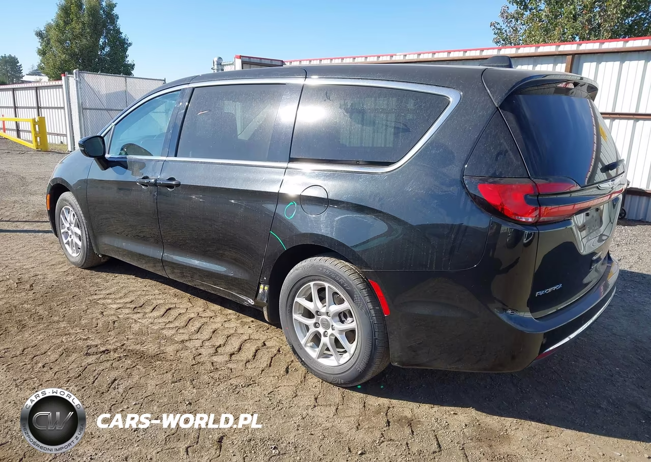 2024 Chrysler Pacifica Touring L VIN:2C4RC1BG7RR101750 - 3