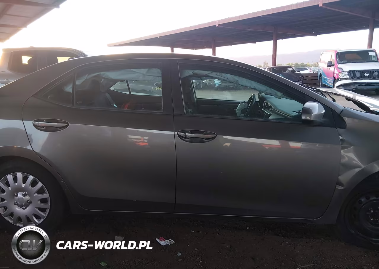 2018 Toyota Corolla Le VIN:5YFBURHE0JP792661 - 12