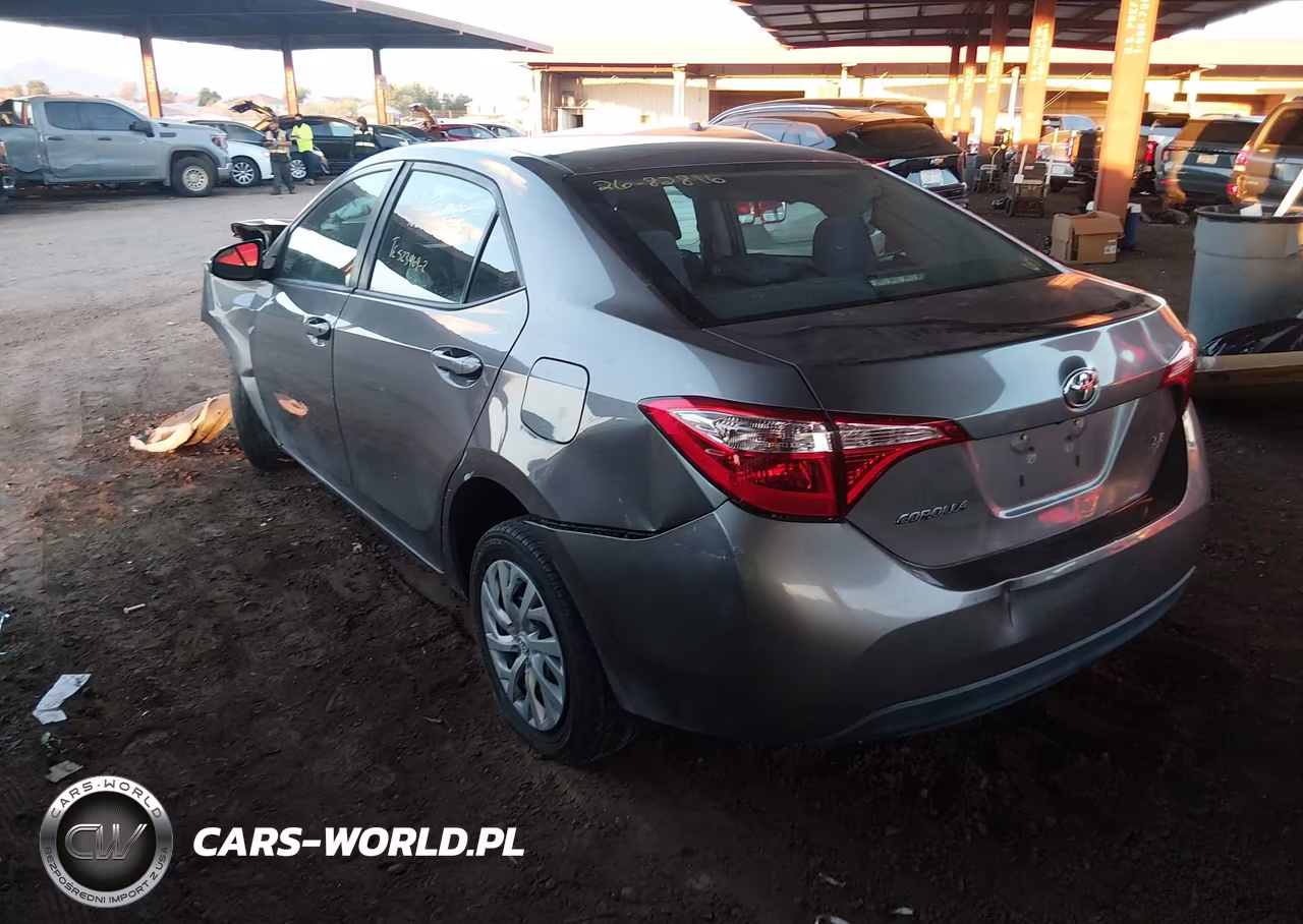 2018 Toyota Corolla Le VIN:5YFBURHE0JP792661 - 3