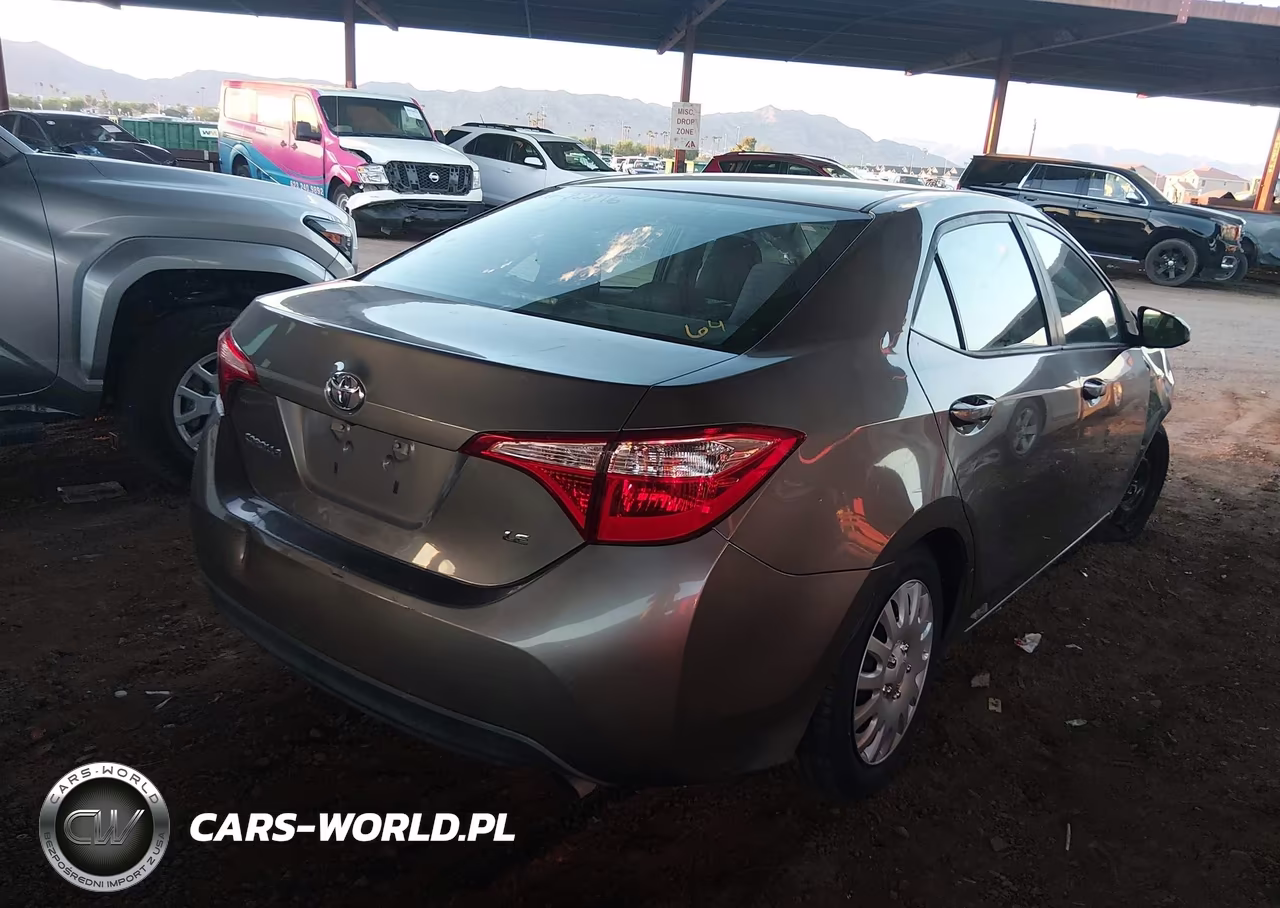 2018 Toyota Corolla Le VIN:5YFBURHE0JP792661 - 4