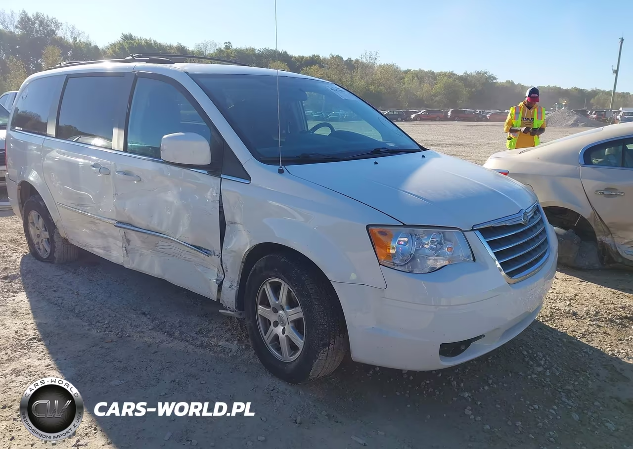 2010 Chrysler Town & Country Touring – zdjęcie 1 z 17