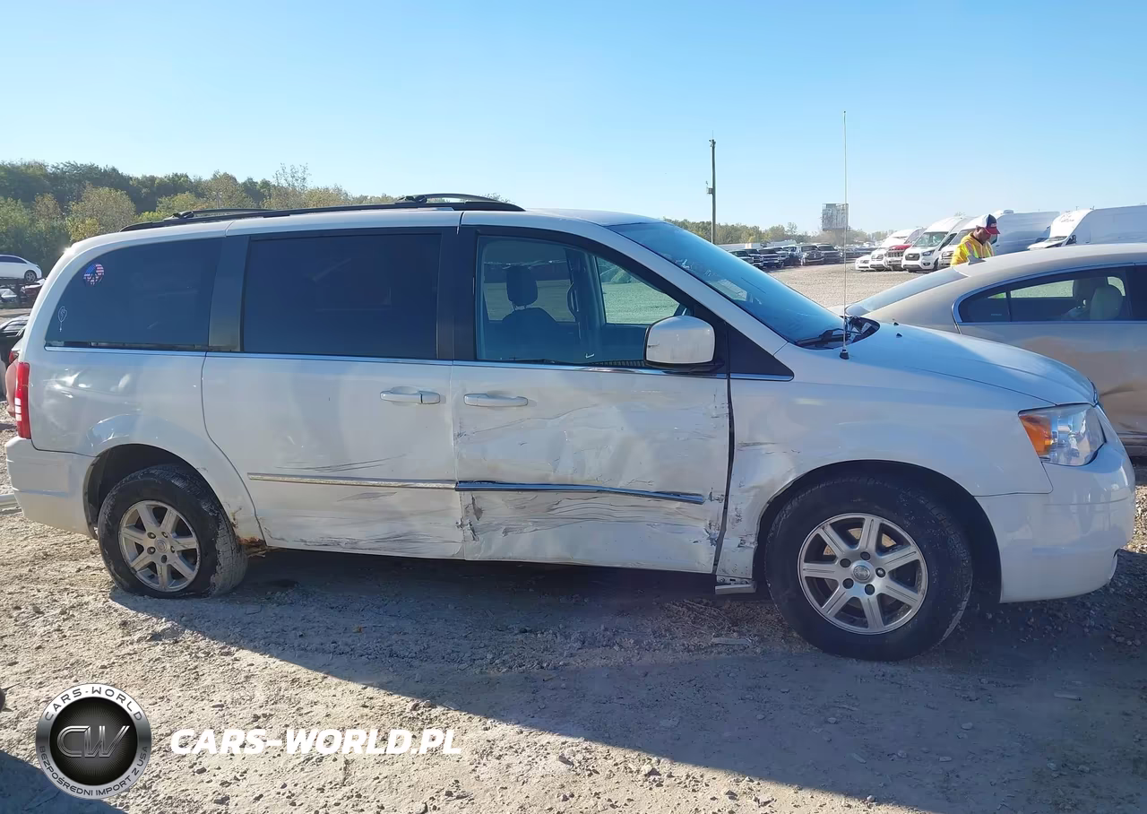 2010 Chrysler Town & Country Touring VIN:2A4RR5D15AR289164 - 14