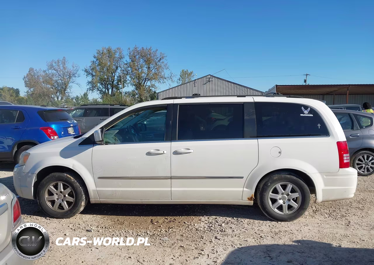 2010 Chrysler Town & Country Touring VIN:2A4RR5D15AR289164 - 15