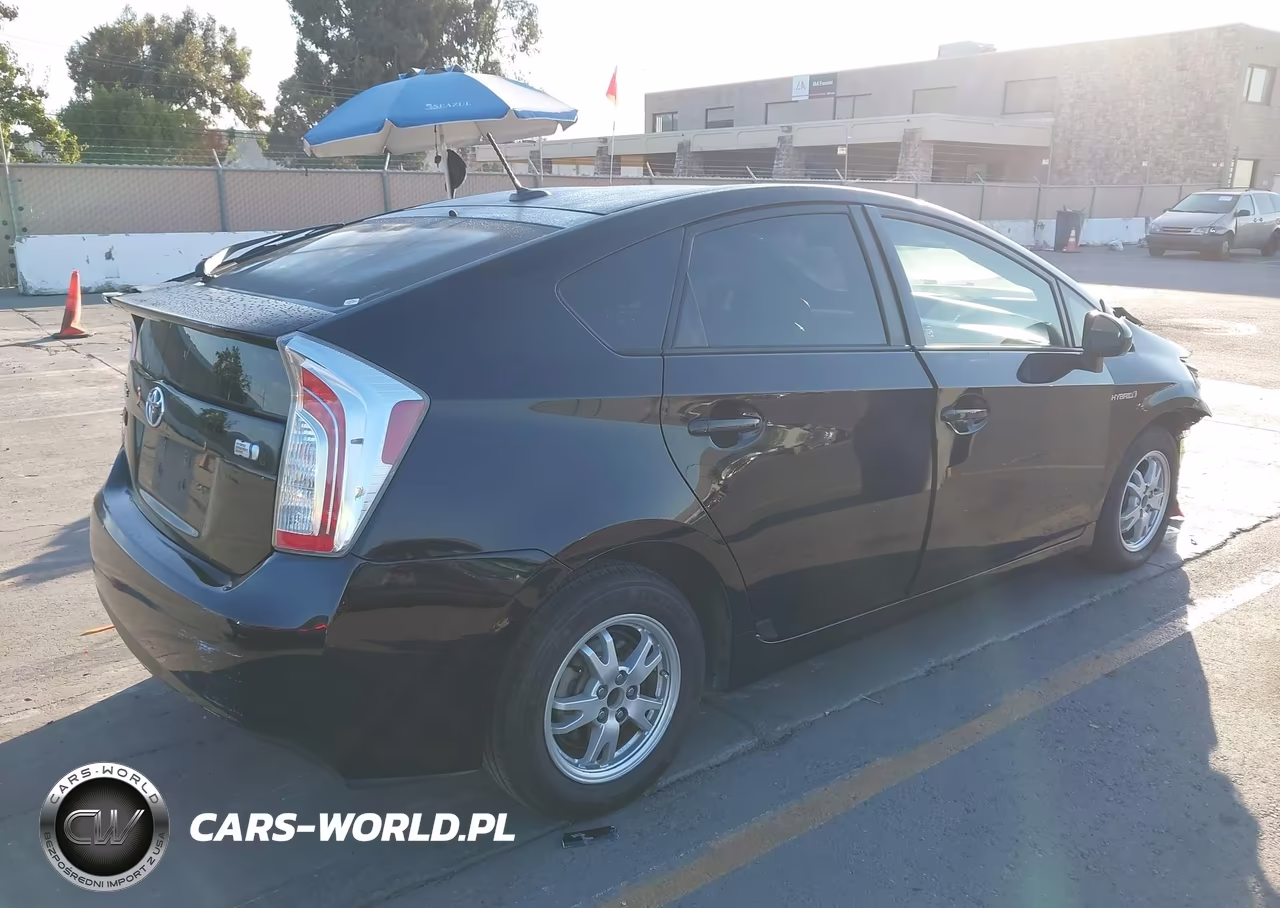 2013 Toyota Prius Three Se VIN:JTDKN3DU9D5590944 - 4